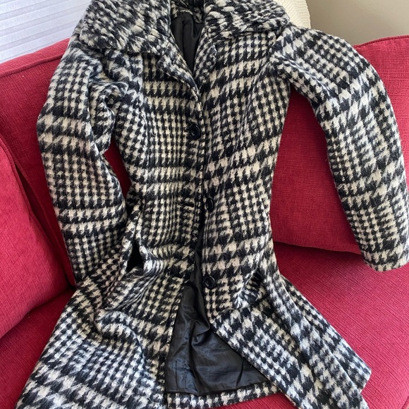 Ellen Tracy Jackets & Blazers - White/black belted winter coat